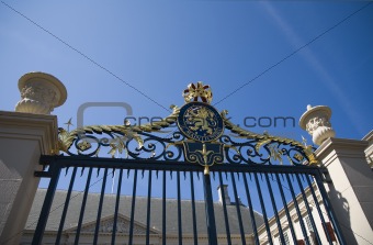 Royale gate 1