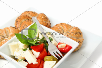 vegetable salad (tomato, basil, olive)