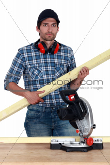 Carpenter with circular saw