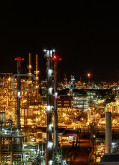 Night scene of chemical plant 