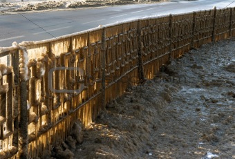 Winter highway guardrail