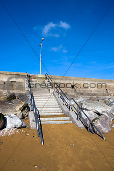 steps upto the beach promenade