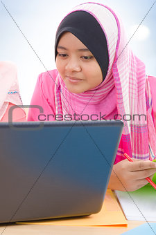 Muslim college girls