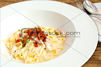 Spaghetti cream sauce