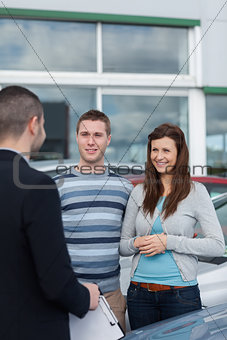 Clients talking with a dealer
