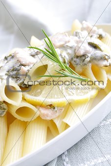 pasta with salmon and spinach