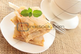 apple pie with cups