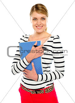 Smiling lady posing with pen and notepad
