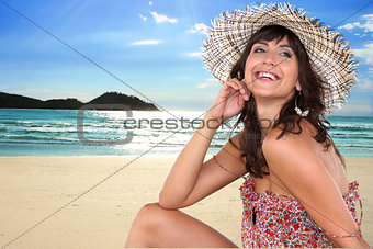 Young woman in front of the ocean