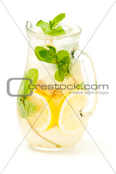 fresh lemonade from lemon ginger and mint