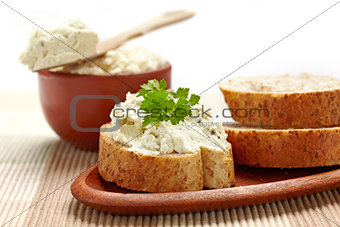 bread with cream cheese