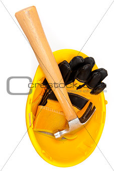 Two leather gloves and a hammer lying in a helmet