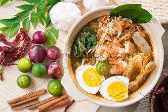 Singapore prawn noodles