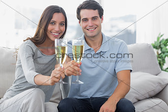 Portrait of lovers toasting their flutes of champagne