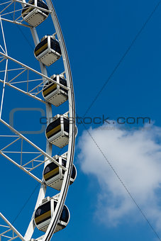 White Ferris wheel Horizontal