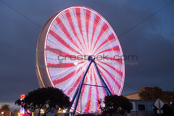 Ferris Wheel - Red and White