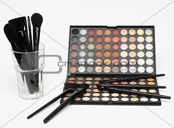 Cosmetic color powder and brush boxset