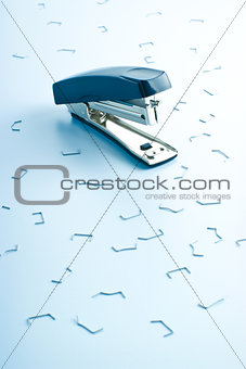 office stapler and many clips