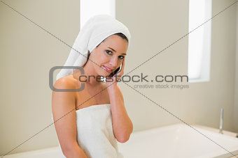Relaxed natural brown haired woman making a phone call