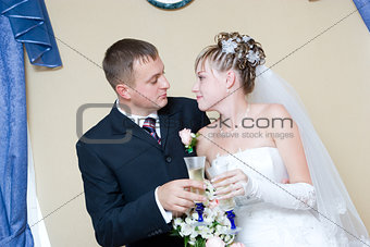 bride and groom with glasses of champagne