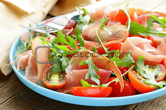 salad with parma ham (jamon)