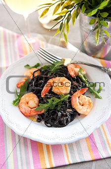 Black spaghetti with prawns 