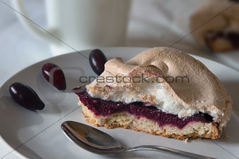 berry cake with meringue