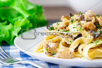Pasta with chicken and mushroom