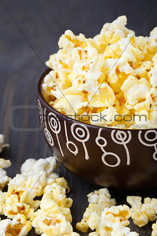 Fresh popcorn in bowl