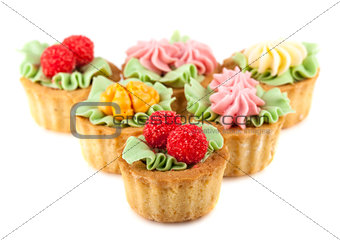 Cakes basket with cream