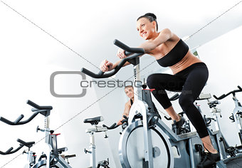 woman veloargometer gim fitness