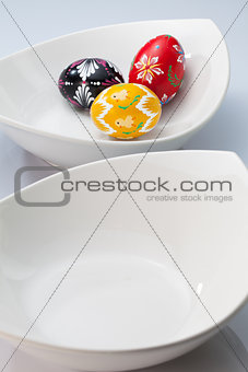 Two white bowls and easter eggs