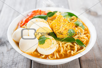 Curry instant noodles 