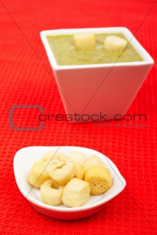 Bread croutons and spinach puree