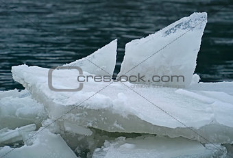Forms of ice near the coast