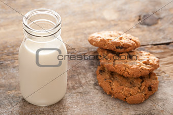 Fresh milk and cookies