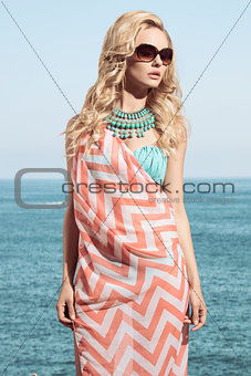 girl with fashion summer look 