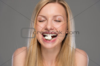 Portrait of happy teenager eating popcorn
