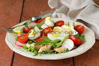 fresh green salad with salmon and tomatoes