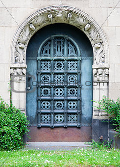 Grave door