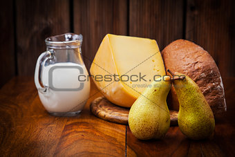 Cheese loaf with pears