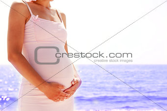 pregnant woman on the beach 