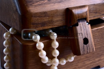 casket with pearl beads