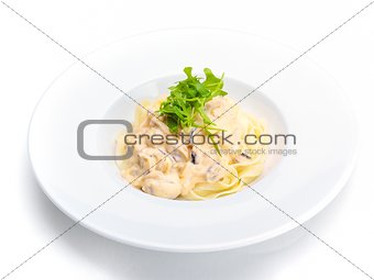 Pasta with shrimps, herbs and mashrooms