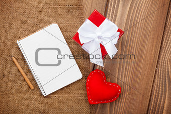 Blank notepad and vintage handmaded valentines day hearts