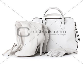 White leather bag, shoes and glowes