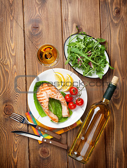 Grilled salmon and whtie wine