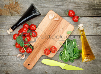 Cherry tomatoes with salad and condiments