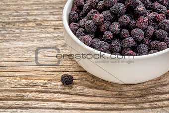 dried chokeberry (aronia)