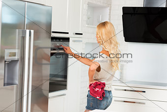 commercial cute girl cook with oven